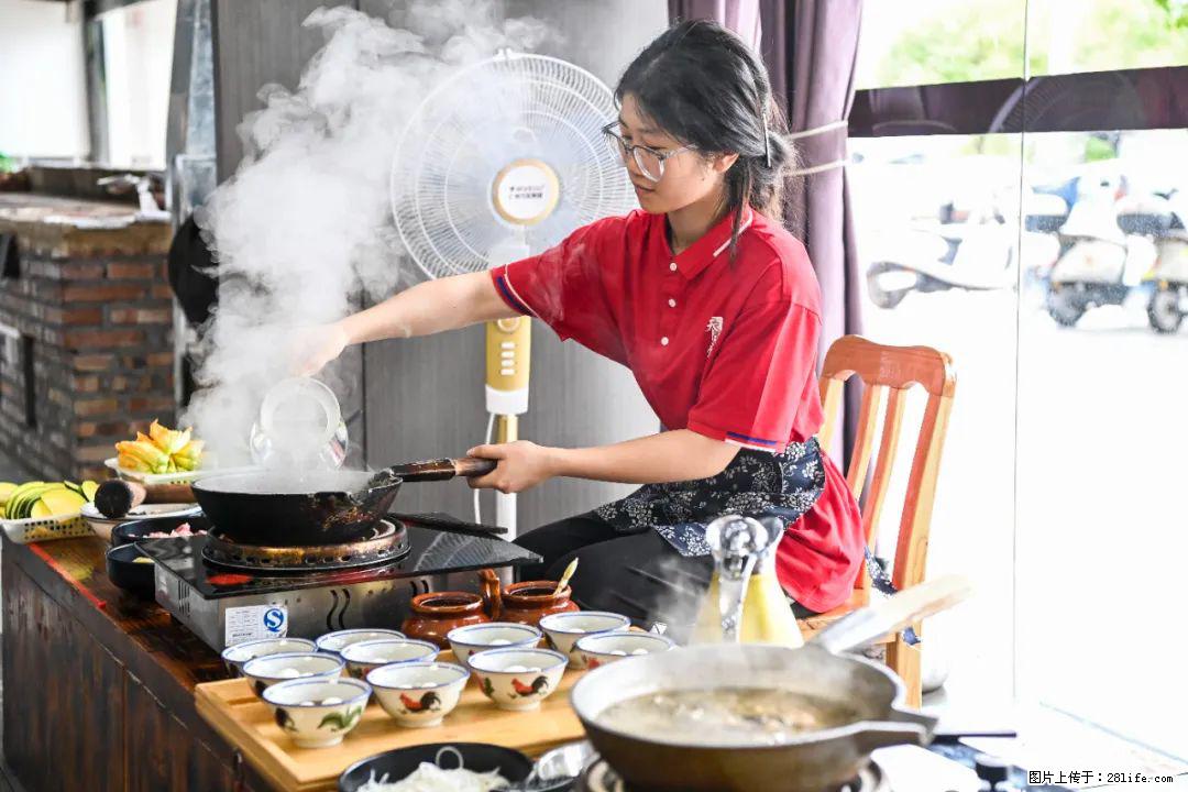 全网追的“扁担女孩”，找了一份暑假工，时薪12元 - 广州生活资讯 - 广州28生活网 gz.28life.net